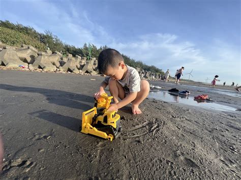 夢見去海邊玩水|【夢到海邊玩水】夢到海邊玩水，讓你徜徉在幸福與煩惱消失的藍。